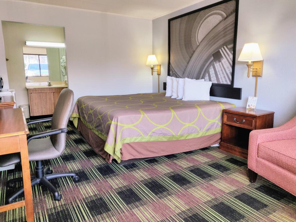 Sprucewood Inn Elyria Buitenkant foto