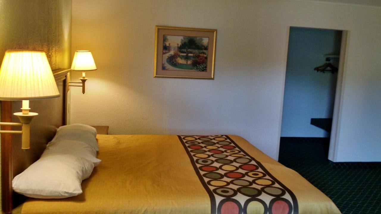 Sprucewood Inn Elyria Buitenkant foto